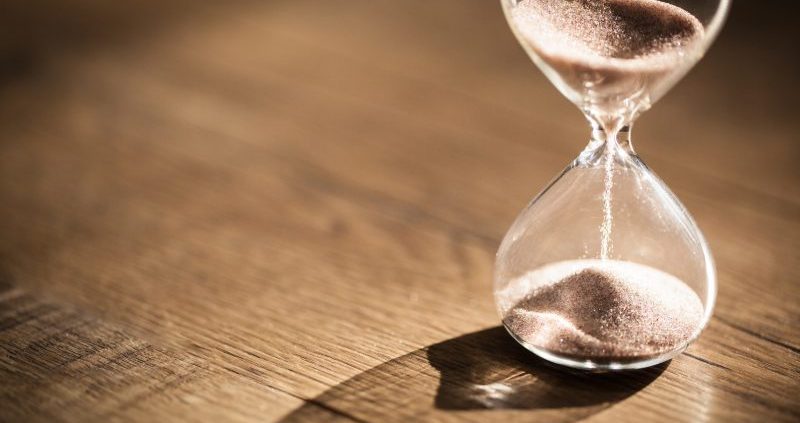 Mikeológia - Homokóra várakozás